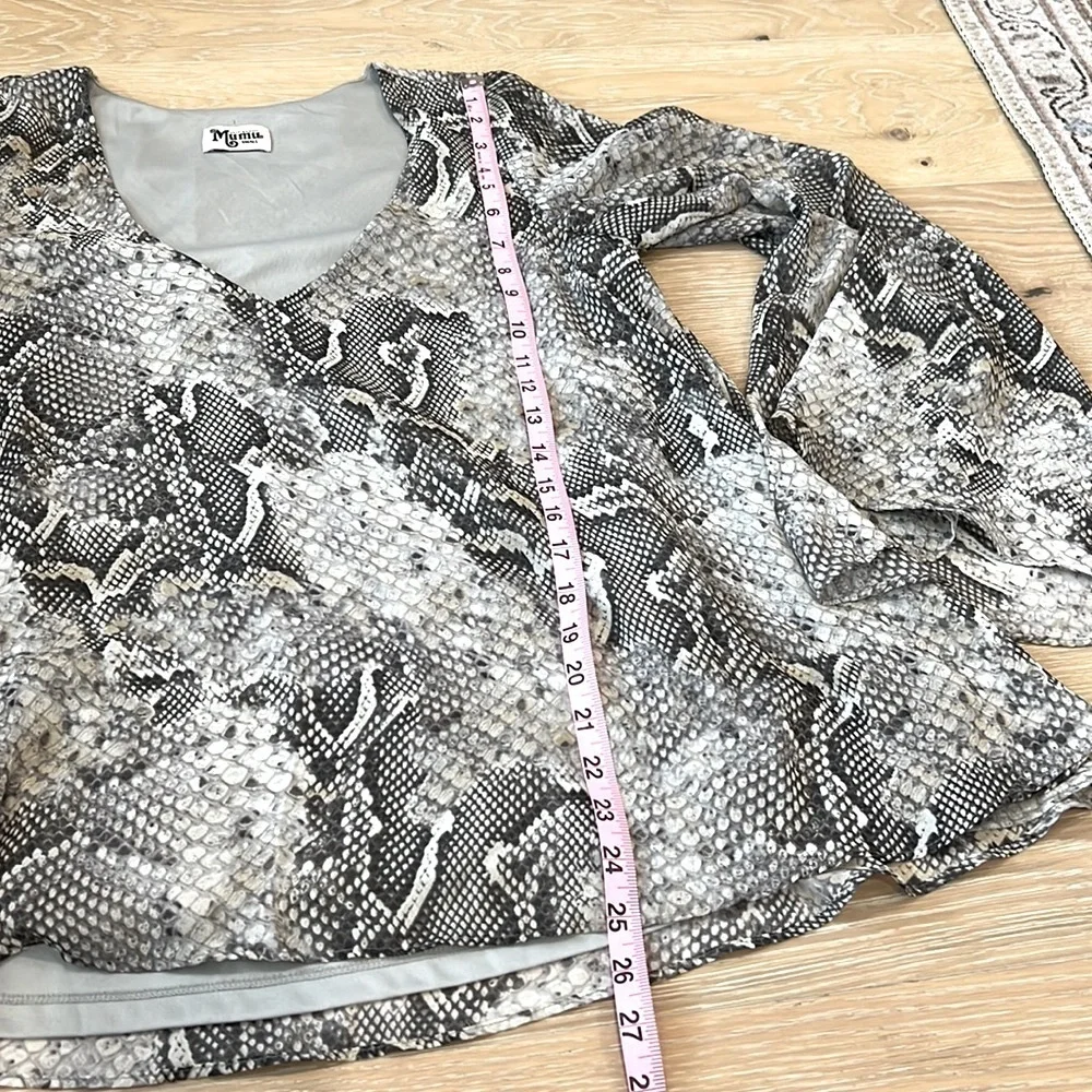 Show Me Your MuMu Hippie Dippie Reptile Snake Print Blouse Long Bell Sleeve - Picture 10 of 11